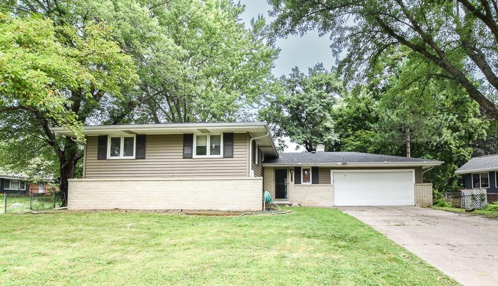 6016 Birchwood Road, Woodbury, MN 55125
