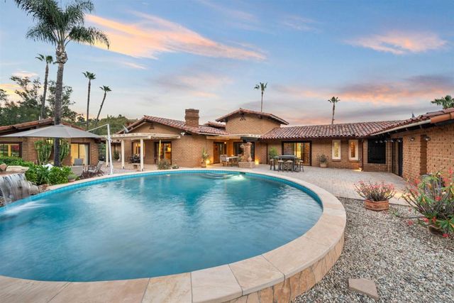 1951 Cloverdale Rd, Escondido, CA 92027