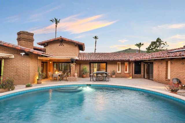 1951 Cloverdale Rd, Escondido, CA 92027