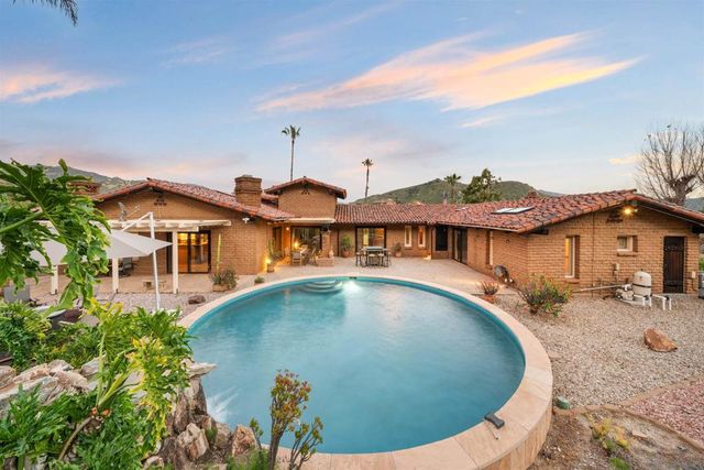 1951 Cloverdale Rd, Escondido, CA 92027