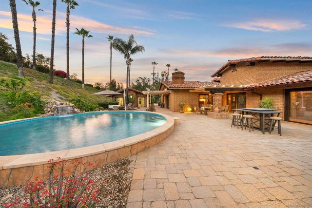 1951 Cloverdale Rd, Escondido, CA 92027