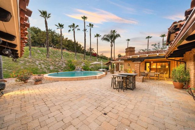 1951 Cloverdale Rd, Escondido, CA 92027