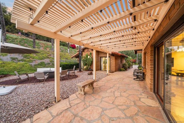 1951 Cloverdale Rd, Escondido, CA 92027