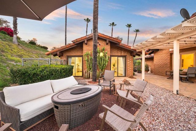 1951 Cloverdale Rd, Escondido, CA 92027