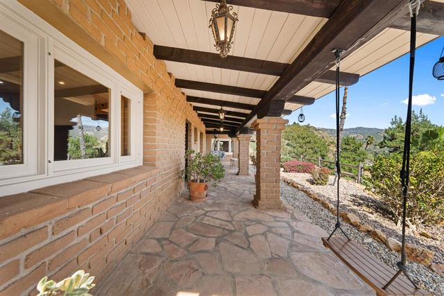 1951 Cloverdale Rd, Escondido, CA 92027