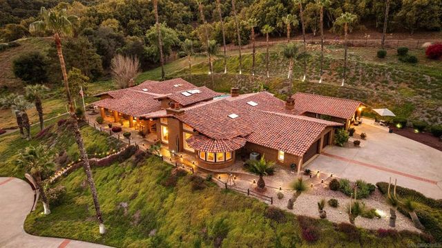 1951 Cloverdale Rd, Escondido, CA 92027