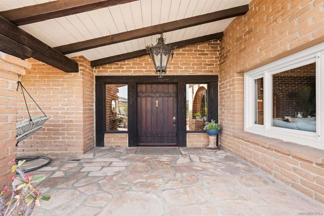 1951 Cloverdale Rd, Escondido, CA 92027