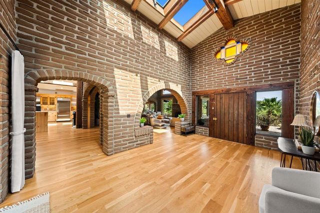 1951 Cloverdale Rd, Escondido, CA 92027