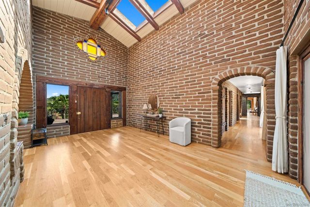 1951 Cloverdale Rd, Escondido, CA 92027