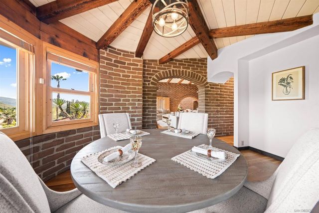 1951 Cloverdale Rd, Escondido, CA 92027