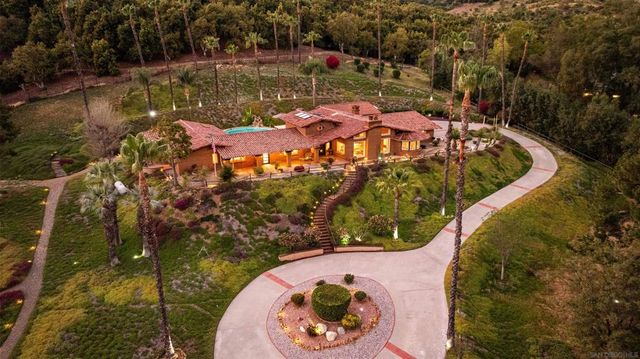 1951 Cloverdale Rd, Escondido, CA 92027