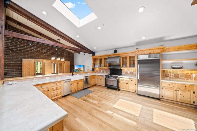 1951 Cloverdale Rd, Escondido, CA 92027