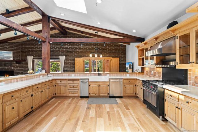 1951 Cloverdale Rd, Escondido, CA 92027