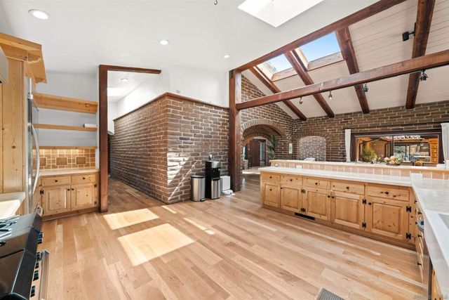 1951 Cloverdale Rd, Escondido, CA 92027