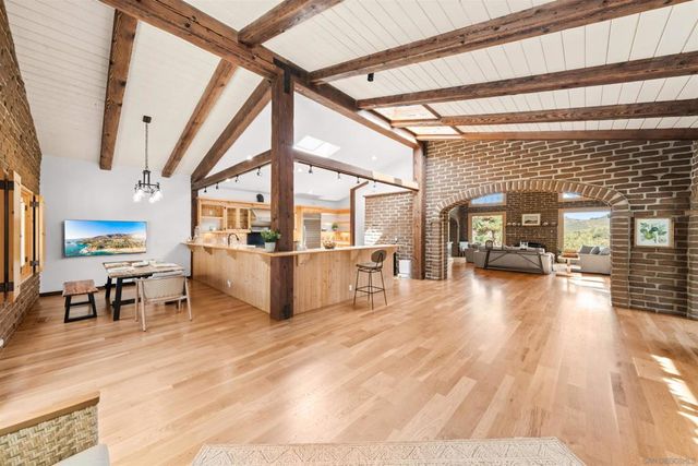 1951 Cloverdale Rd, Escondido, CA 92027