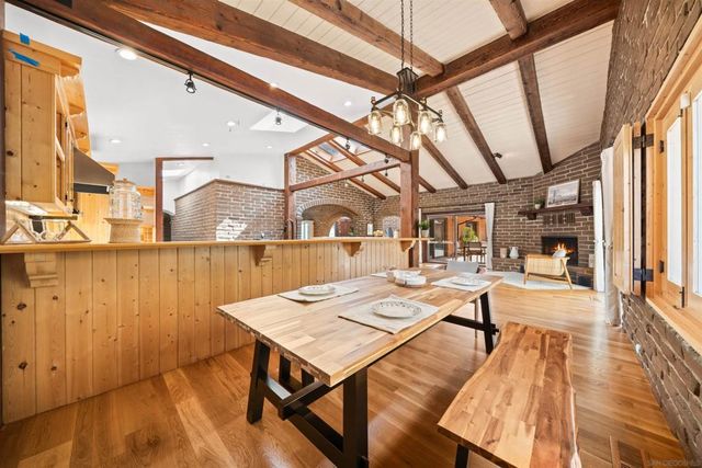 1951 Cloverdale Rd, Escondido, CA 92027