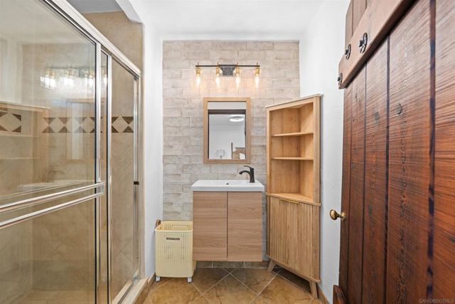 1951 Cloverdale Rd, Escondido, CA 92027