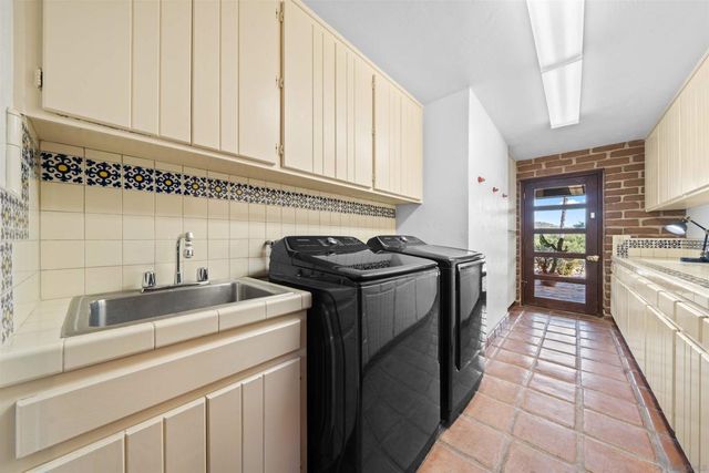 1951 Cloverdale Rd, Escondido, CA 92027