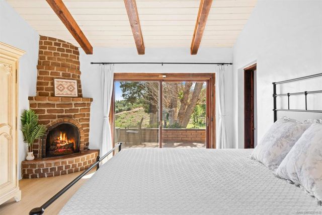 1951 Cloverdale Rd, Escondido, CA 92027