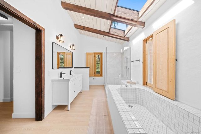 1951 Cloverdale Rd, Escondido, CA 92027