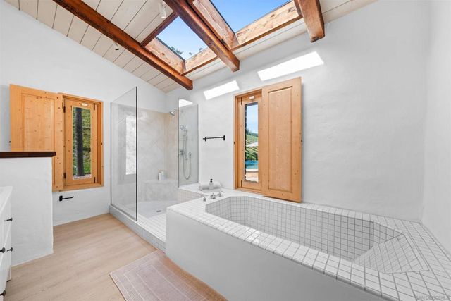 1951 Cloverdale Rd, Escondido, CA 92027