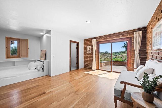 1951 Cloverdale Rd, Escondido, CA 92027