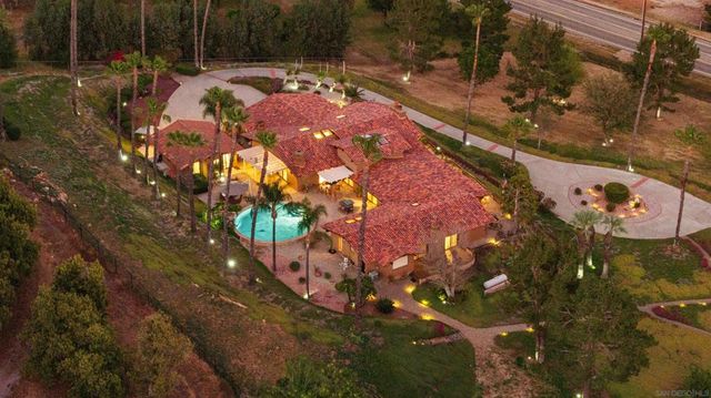 1951 Cloverdale Rd, Escondido, CA 92027