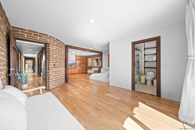 1951 Cloverdale Rd, Escondido, CA 92027