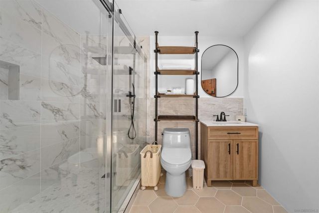 1951 Cloverdale Rd, Escondido, CA 92027