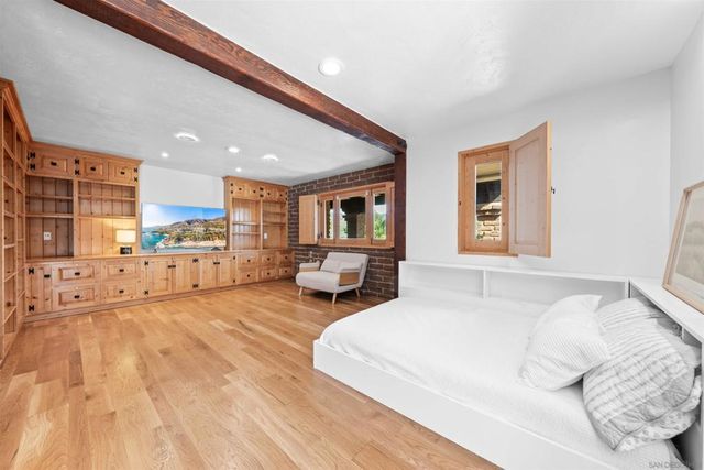 1951 Cloverdale Rd, Escondido, CA 92027