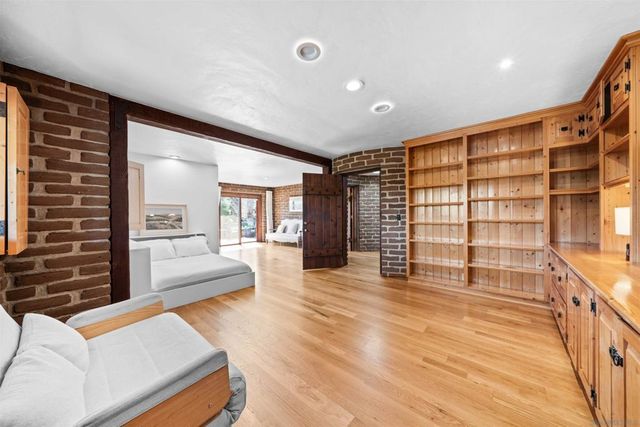 1951 Cloverdale Rd, Escondido, CA 92027