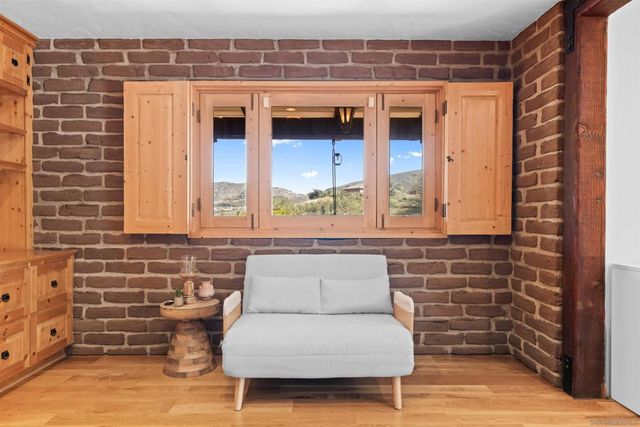 1951 Cloverdale Rd, Escondido, CA 92027