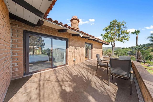 1951 Cloverdale Rd, Escondido, CA 92027