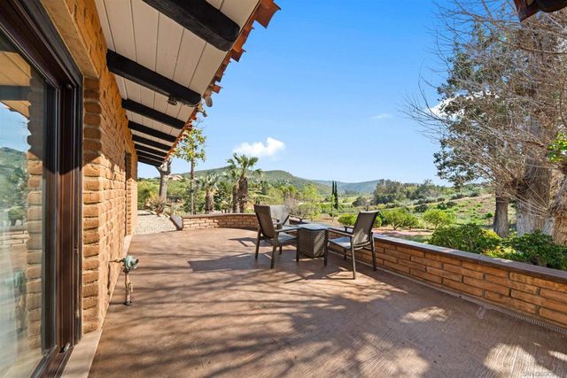 1951 Cloverdale Rd, Escondido, CA 92027
