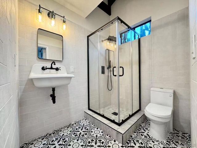 1951 Cloverdale Rd, Escondido, CA 92027