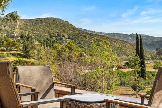 1951 Cloverdale Rd, Escondido, CA 92027