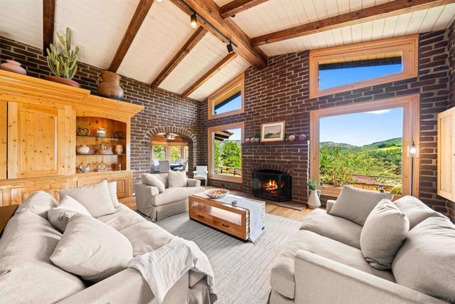 1951 Cloverdale Rd, Escondido, CA 92027