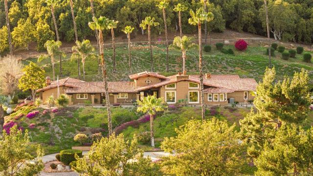 1951 Cloverdale Rd, Escondido, CA 92027