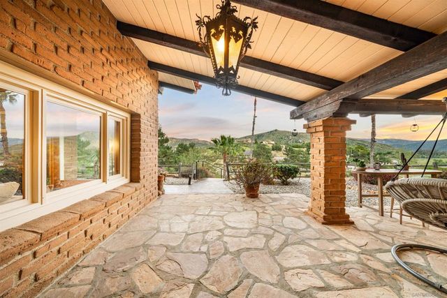 1951 Cloverdale Rd, Escondido, CA 92027