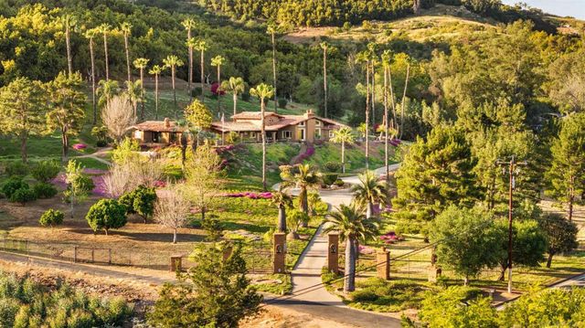 1951 Cloverdale Rd, Escondido, CA 92027