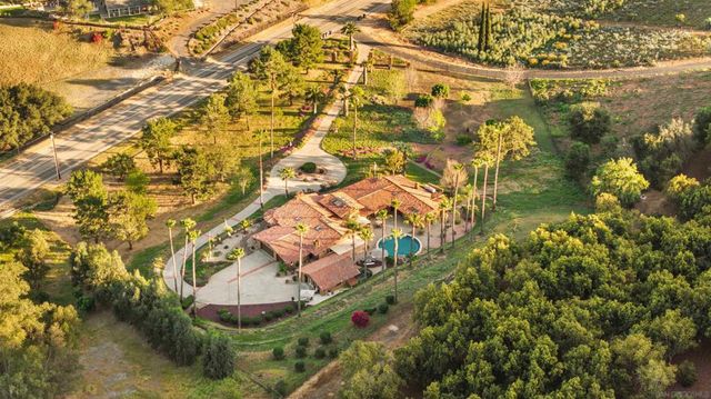 1951 Cloverdale Rd, Escondido, CA 92027