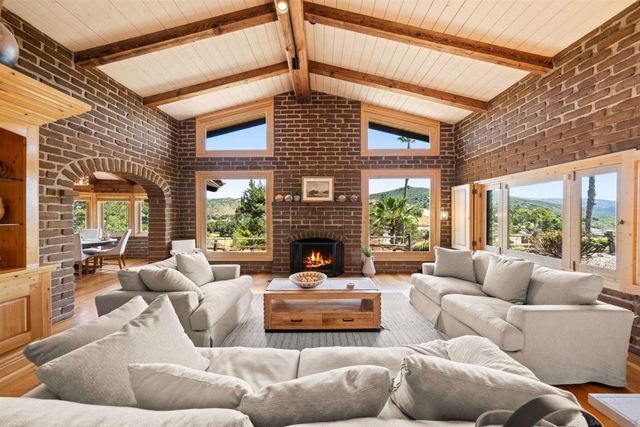 1951 Cloverdale Rd, Escondido, CA 92027