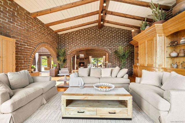 1951 Cloverdale Rd, Escondido, CA 92027