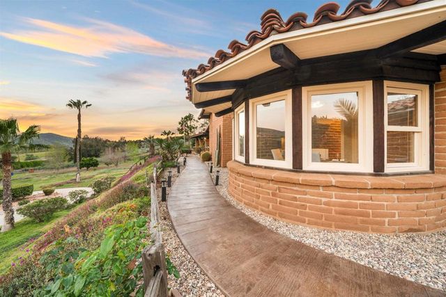 1951 Cloverdale Rd, Escondido, CA 92027