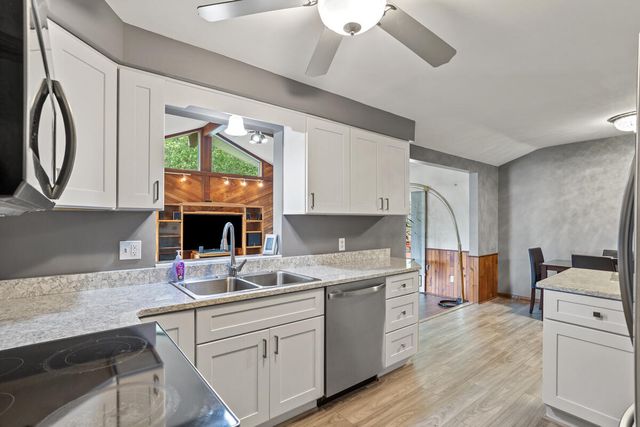 14135 Helmer Road S, Battle Creek, MI 49015