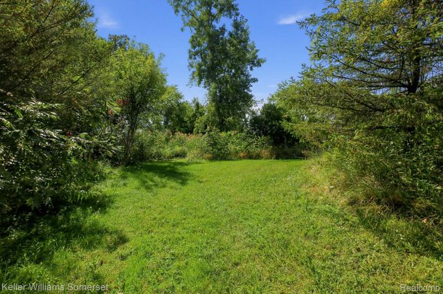 52401 Baker Road, Chesterfield Township, MI 48047