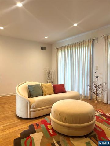 302 Grand Ridge Drive 302, Ridgefield, NJ 07657