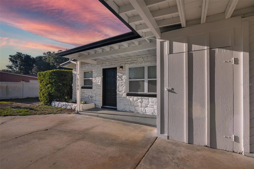 Image 2 of property listing at 6108 BEAR LAKE TERRACE, Apopka, FL 32703
