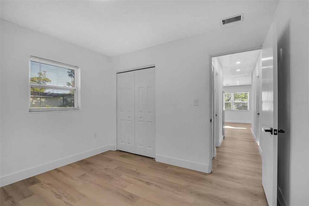 Image 12 of property listing at 6108 BEAR LAKE TERRACE, Apopka, FL 32703