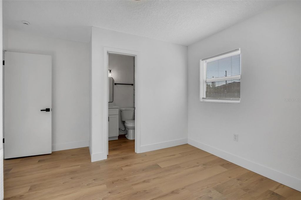 Image 14 of property listing at 6108 BEAR LAKE TERRACE, Apopka, FL 32703